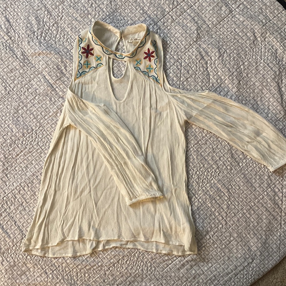 White embroidered open shoulder blouse Size: L